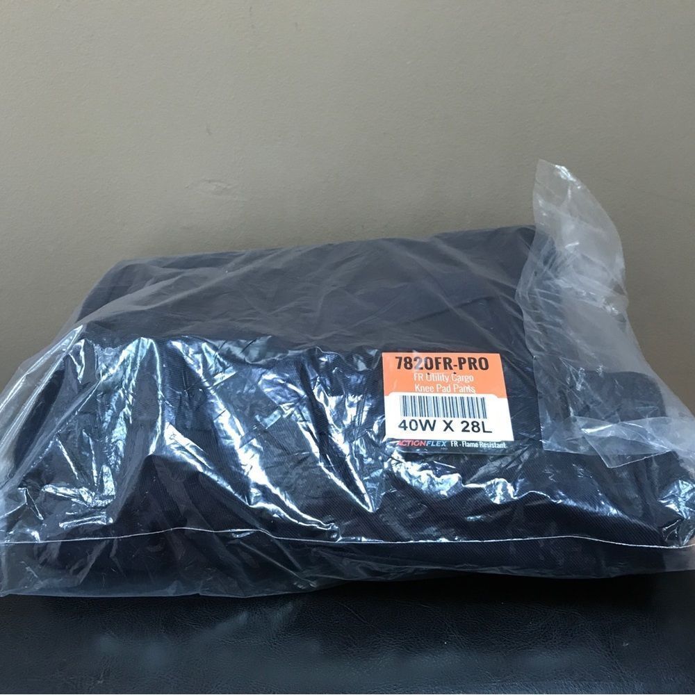 NWT Thrive Work Wear Flame Resistant Utility pant (40W x 28L) - Picture 2 of 9